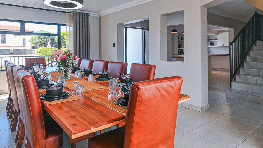 9 Bedroom Property for Sale in Westcliff Western Cape